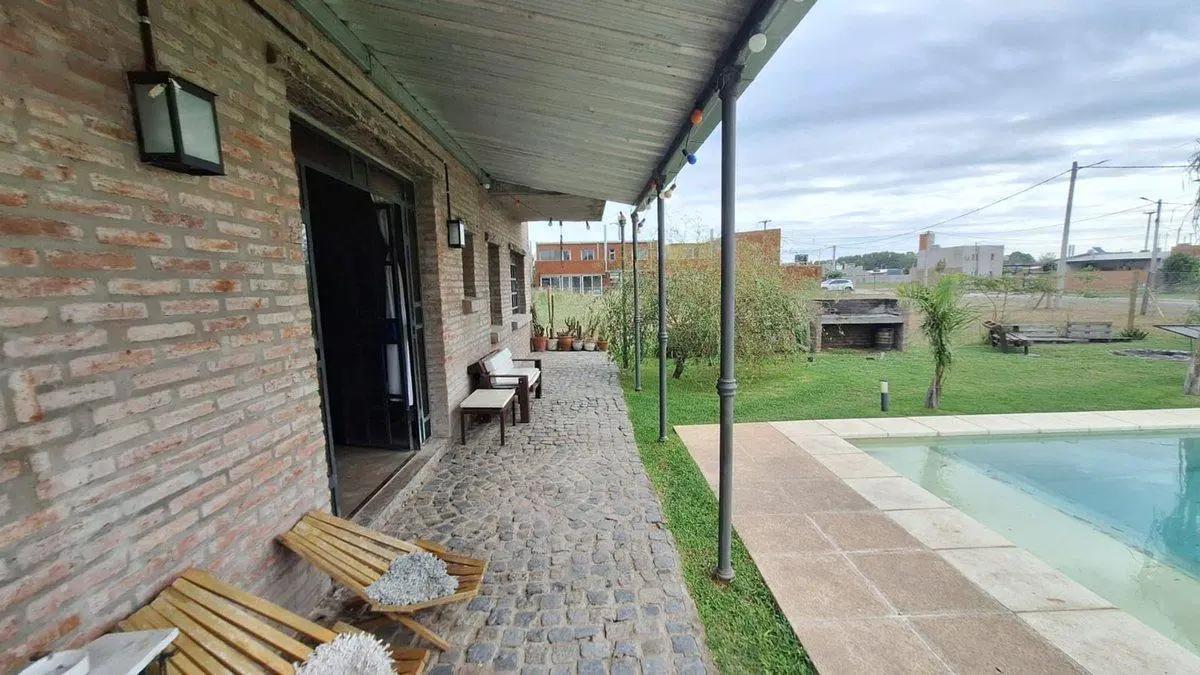 CASA CON PARQUE Y PILETA FINCAS DE IBARLUCEA 4