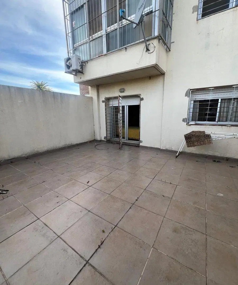 VENTA DEPARTAMENTO 2 DORMITORIOS - PATIO- ARROYITO 5