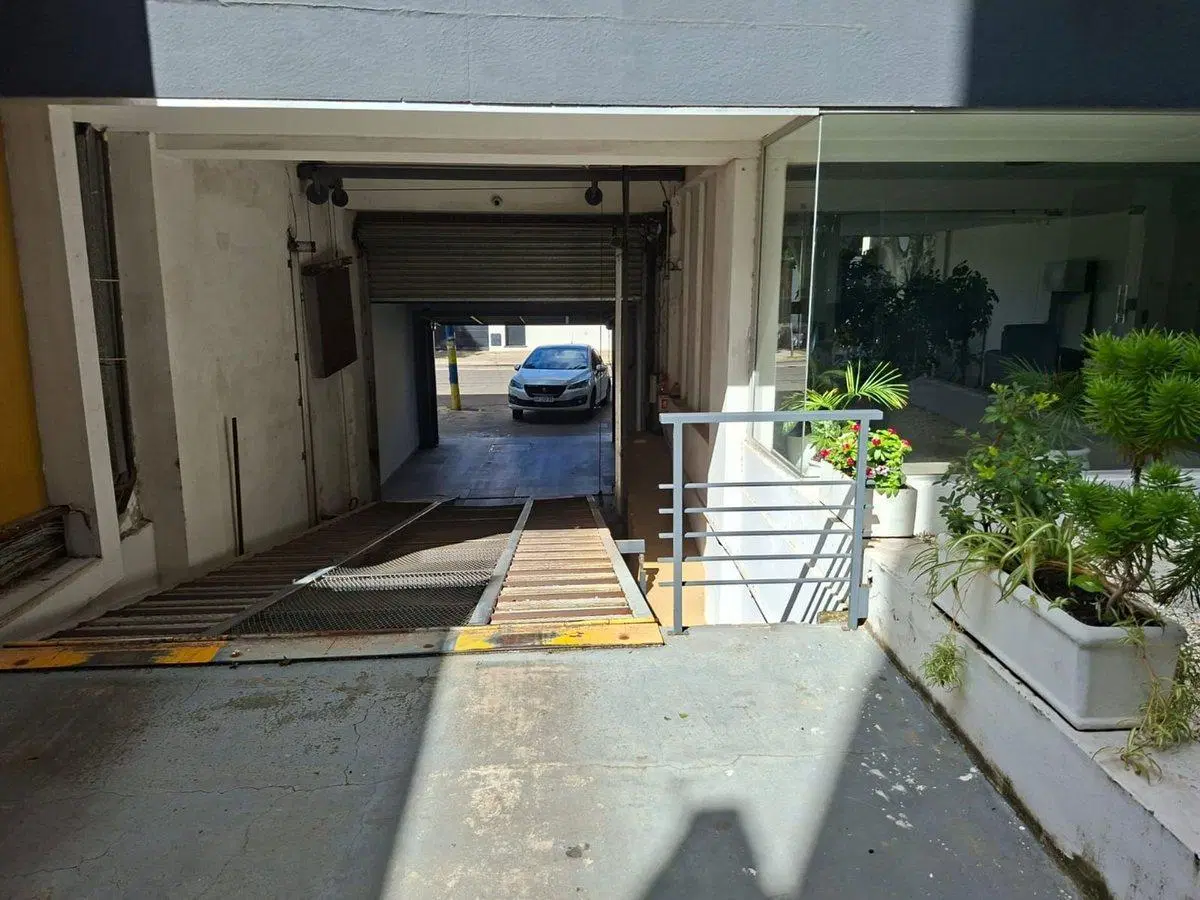 VENTA - COCHERA ARROYITO 5