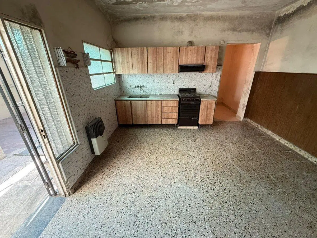 CASA VENTA A RECICLAR 3 DORMITORIOS COCHERA 5