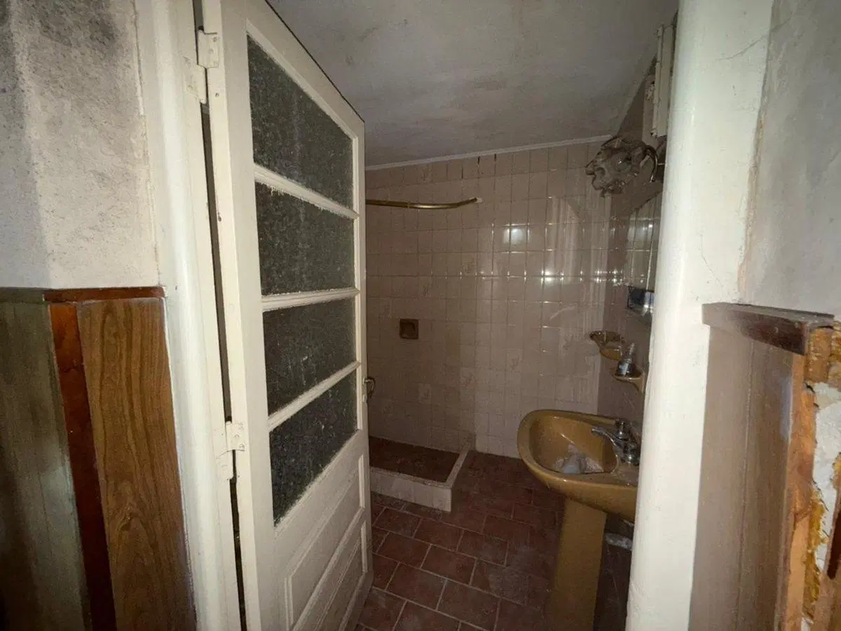 CASA VENTA A RECICLAR 3 DORMITORIOS COCHERA 5