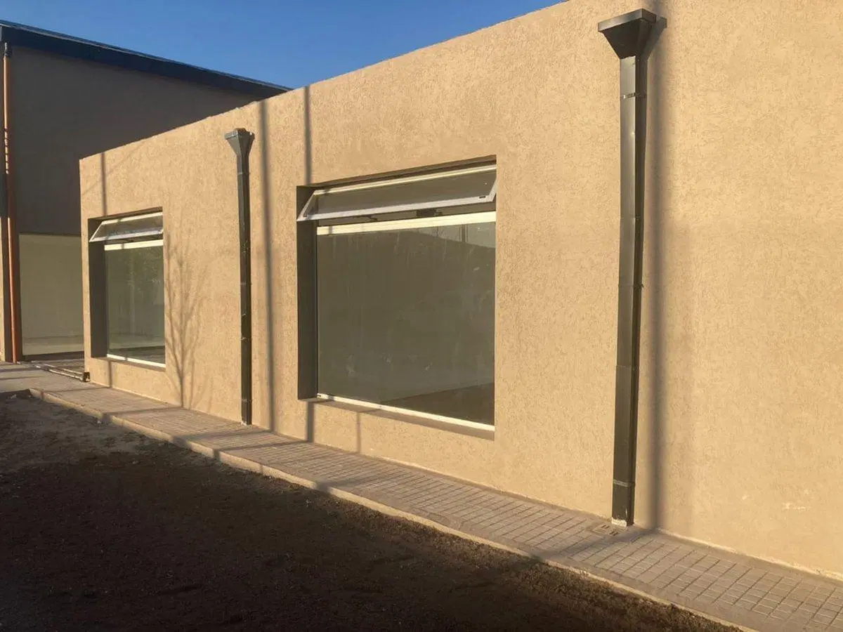 LOCALES EN VENTA EN LOS LAPACHOS PÉREZ 3
