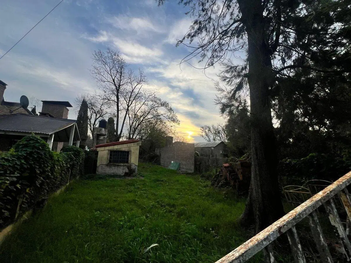 VENTA CASA A RECICLAR O DEMOLER EN LOTE EN FUNES 4