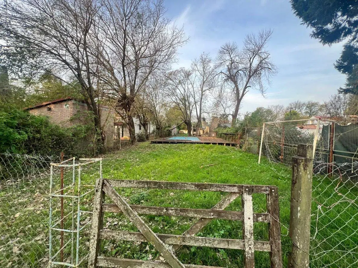 VENTA CASA A RECICLAR O DEMOLER EN LOTE EN FUNES 5