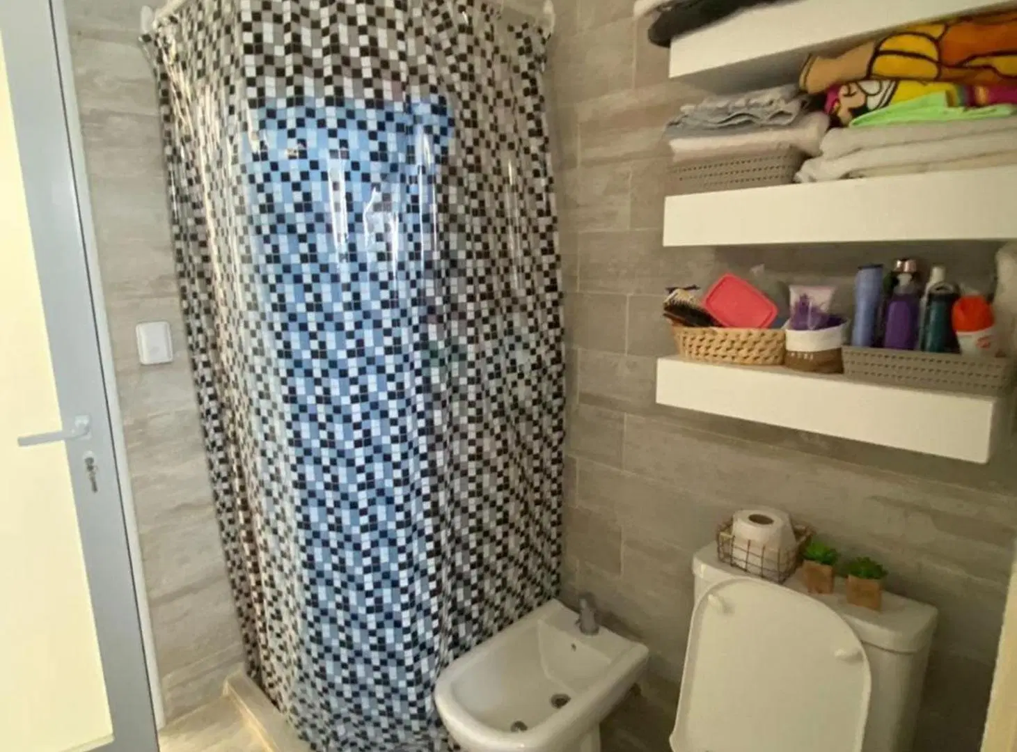 TERRENO EN VENTA EN FUNES CON QUINCHO Y PILETA 3