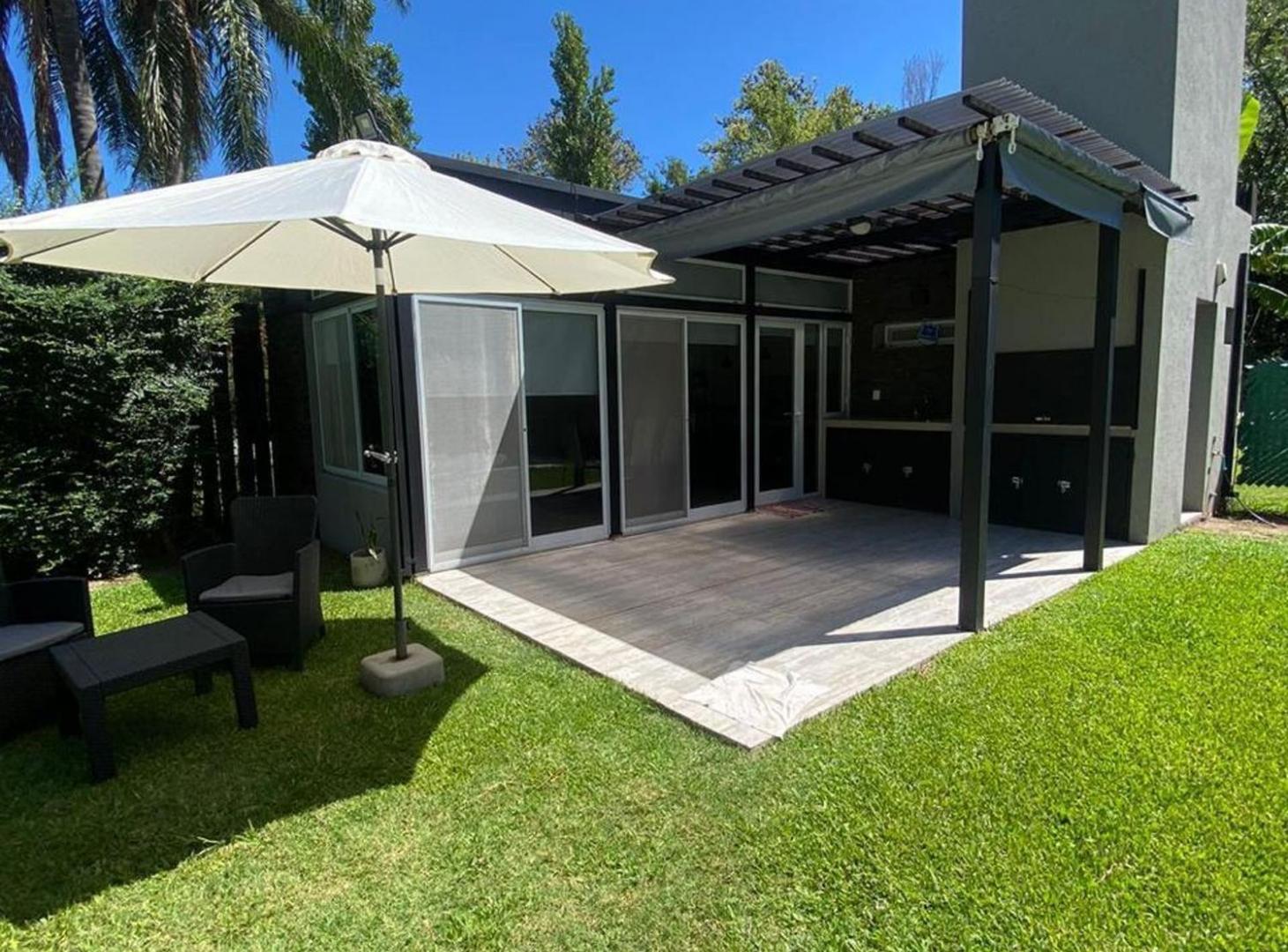 TERRENO EN VENTA EN FUNES CON QUINCHO Y PILETA