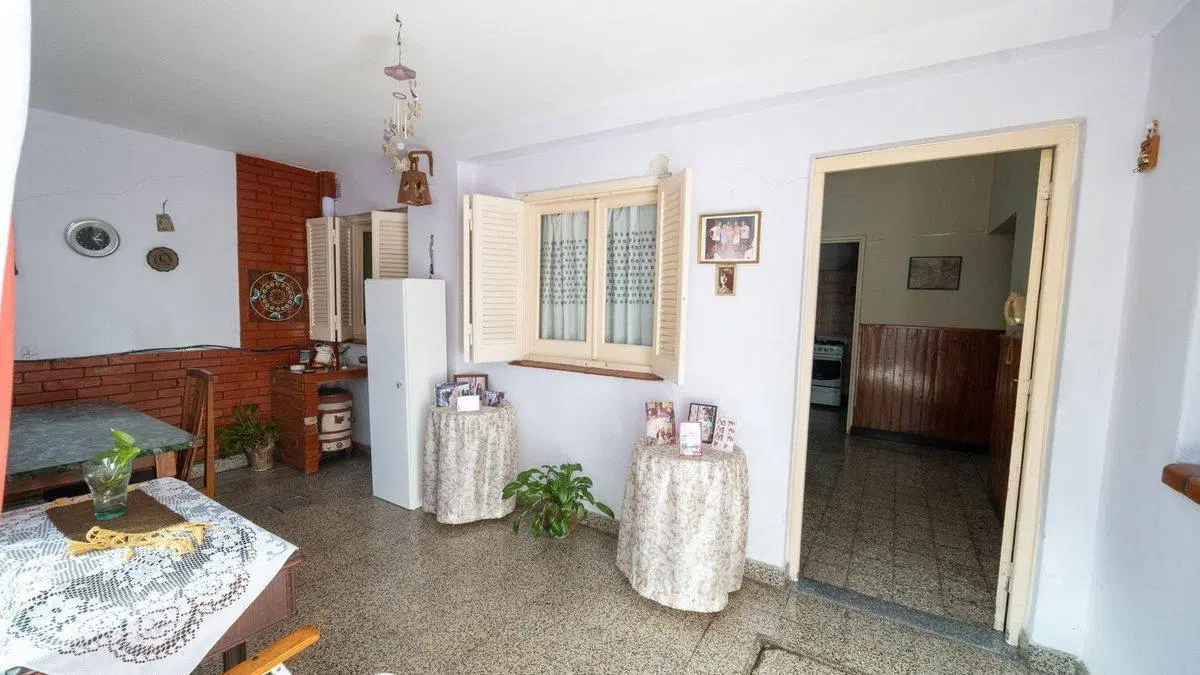 VENTA - CASA PASILLO UNICO 3 DORM + DPTO EN PA 4