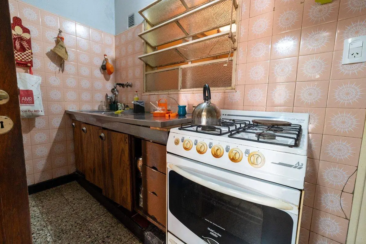 VENTA - CASA PASILLO UNICO 3 DORM + DPTO EN PA 5