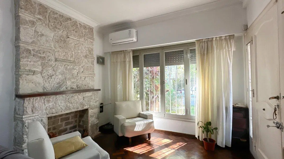 EN VENTA CASA DE 2 DORMITORIOS ALBERDI 5