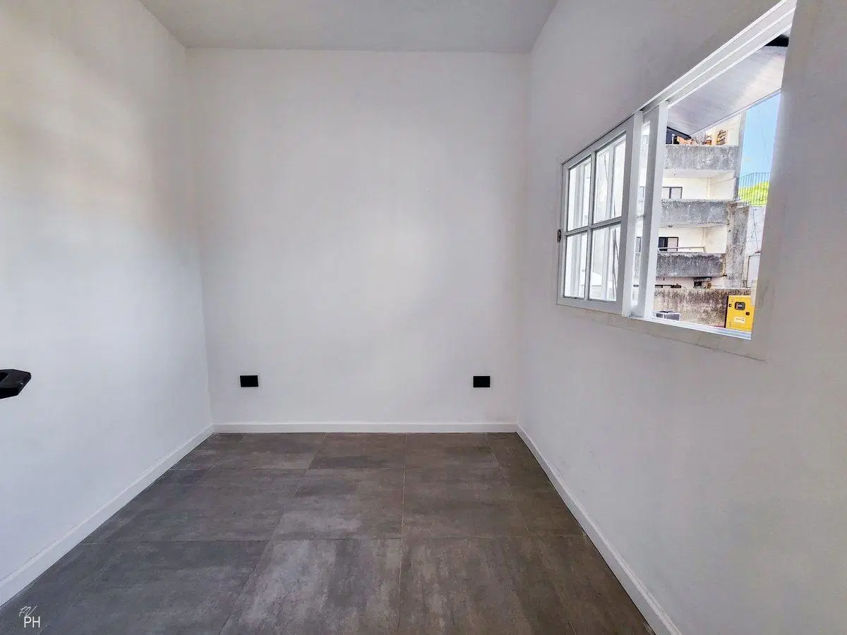 VENTA CASA 3 DORMITORIOS PLANTA ALTA ABASTO 4