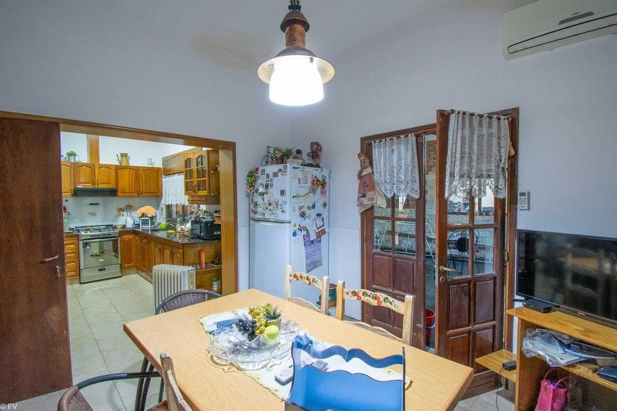 CASA EN VENTA 4 DORMITORIOS ZONA SUR 2