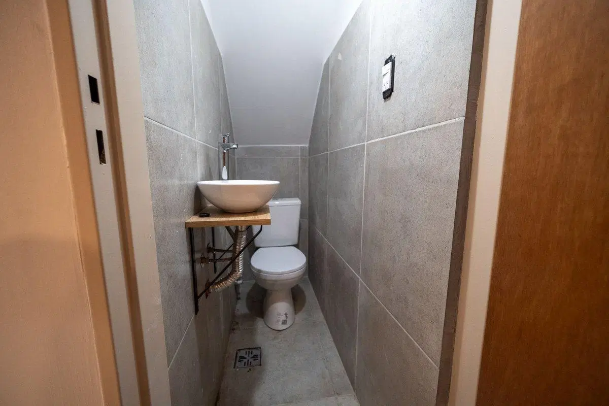 CASA DE PASILLO RECILADA EN VENTA 3 DOR/ PICHINCHA 5