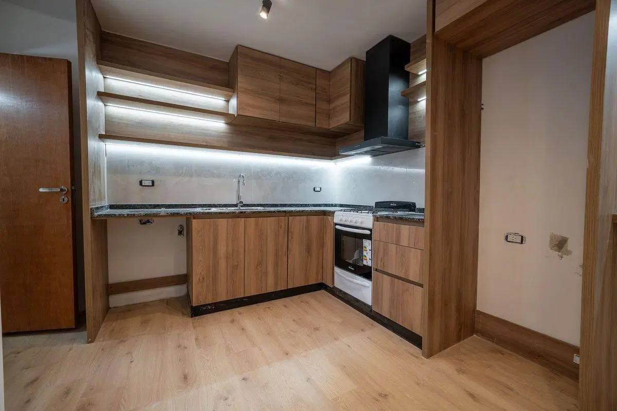 CASA DE PASILLO RECILADA EN VENTA 3 DOR/ PICHINCHA 4