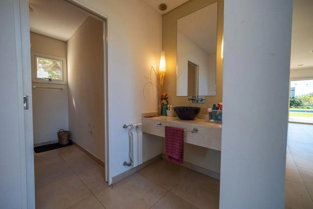 CASA EN VENTA 3 DORMITORIOS PUERTO ROLDÁN 4