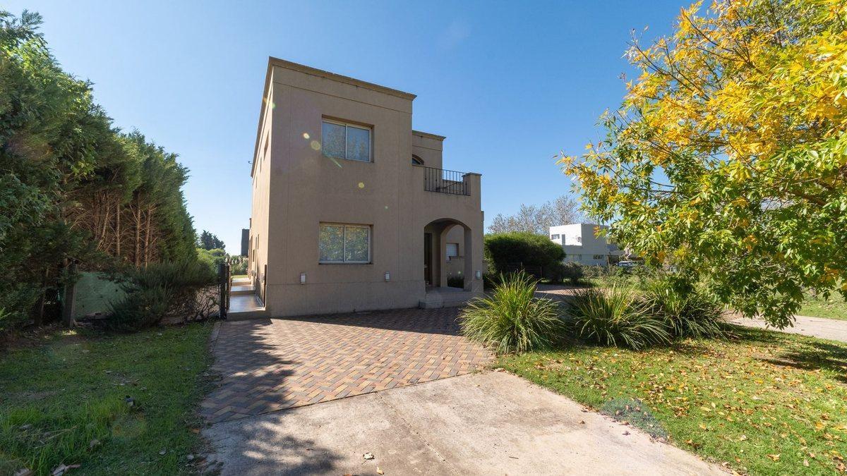 CASA EN VENTA 3 DORMITORIOS PUERTO ROLDÁN
