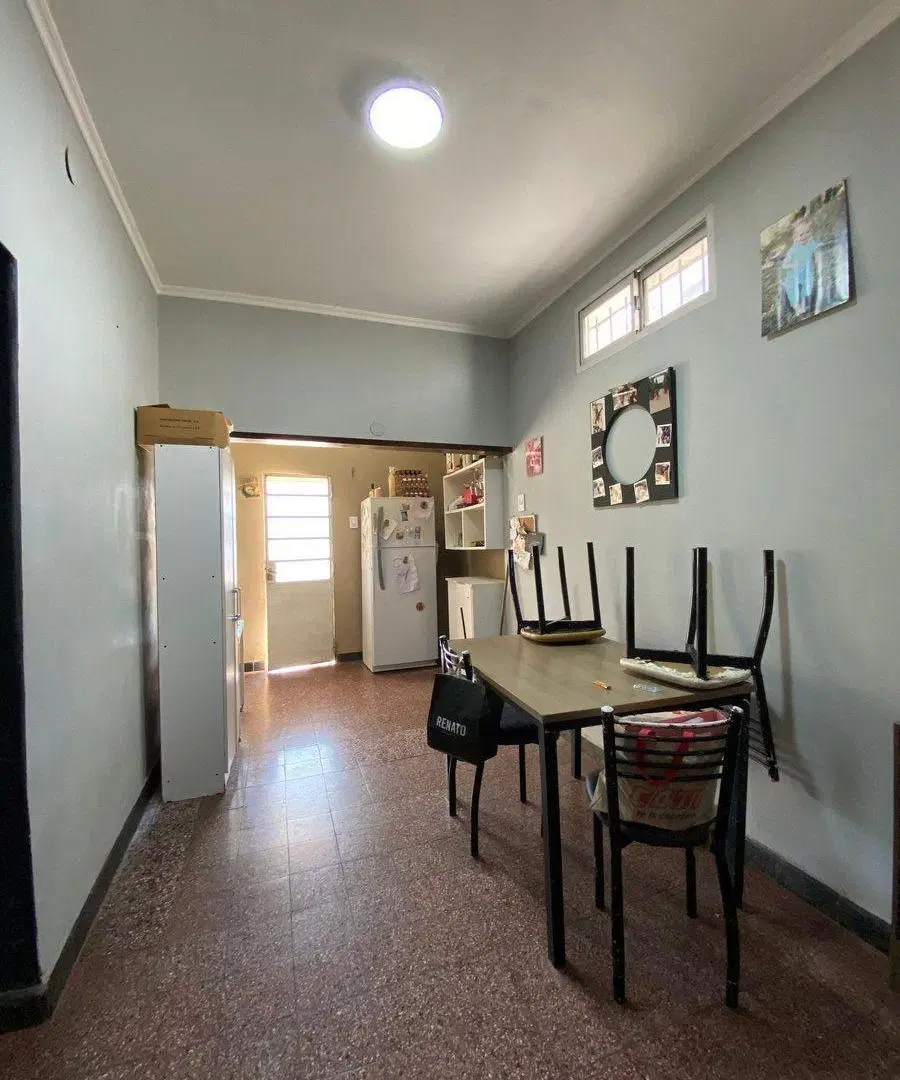 CASA EN VENTA 2 DORMITORIOS. 2 COCHERAS. PILETA 3