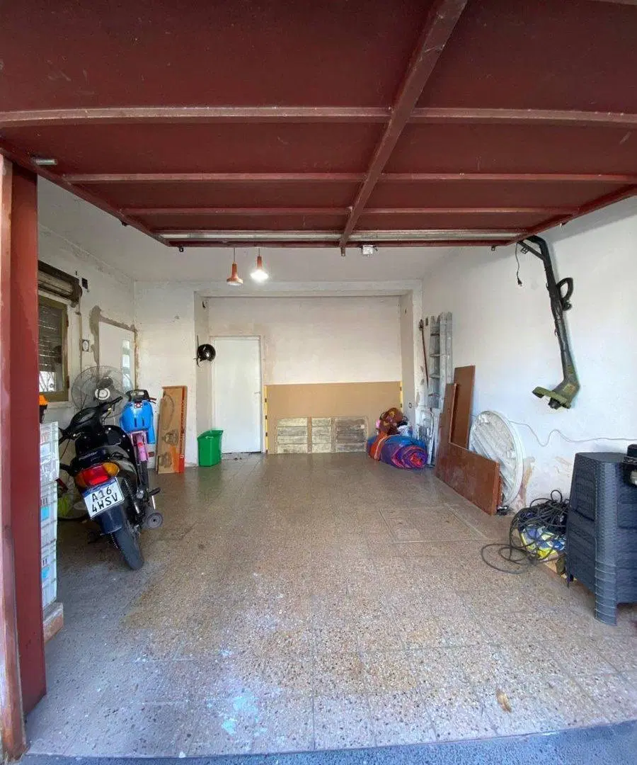 CASA EN VENTA 2 DORMITORIOS. 2 COCHERAS. PILETA 2