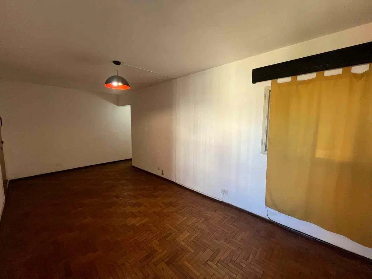 VENTA DEPTO 1 DORMITORIO B. ABASTO POR ESCALERAS 5