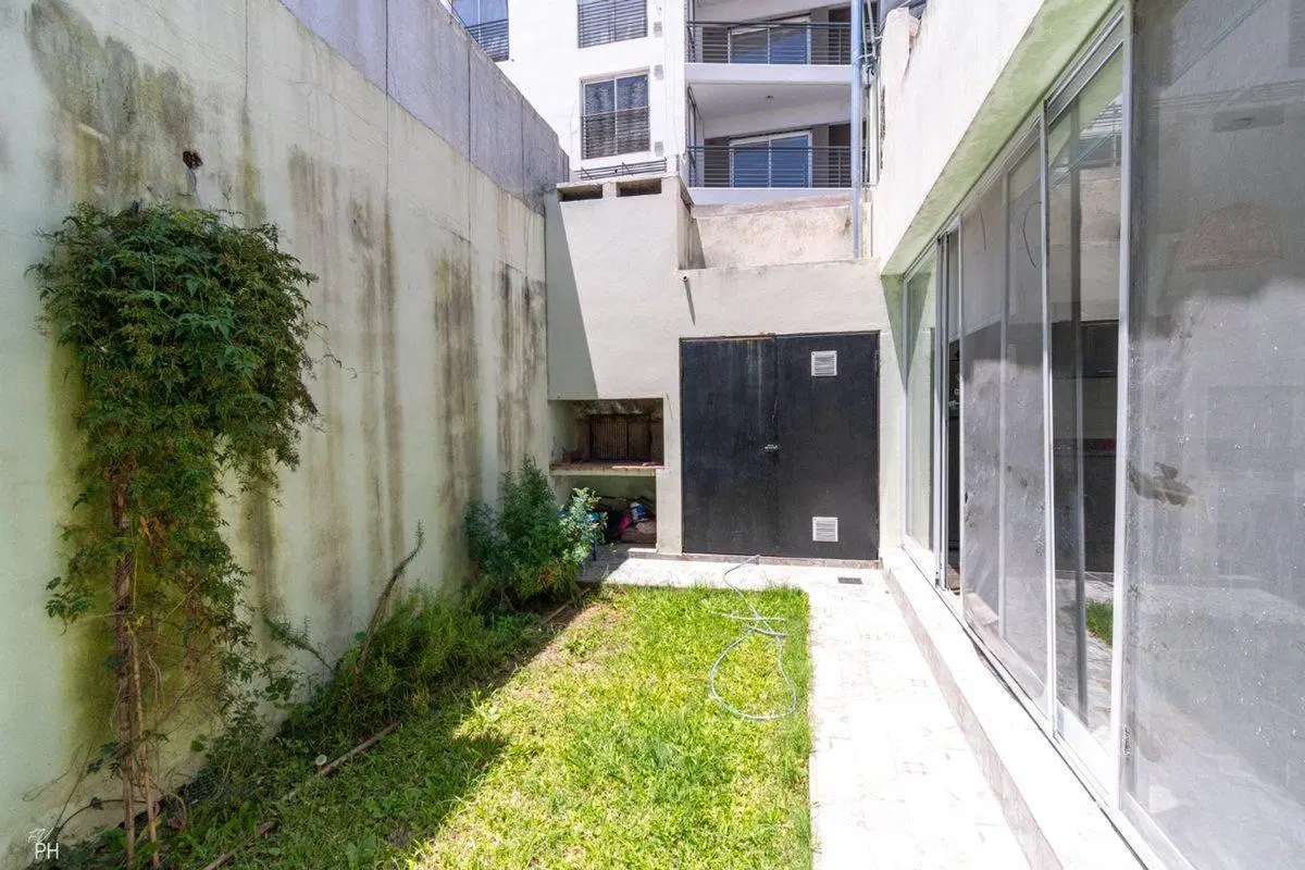 VENTA CASA DE PASILLO, DOS DORMITORIO, B° LA SEXTA 4