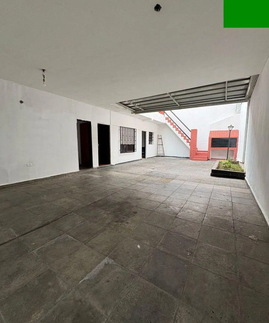 CASA EN VENTA DOS DORMITORIOS MÁS LOCAL COMERCIAL 4