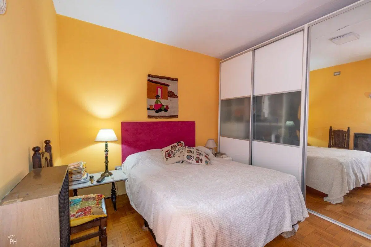 VENTA DEPTO DE PASILLO CON TERRAZA CENTRO RÍO 4