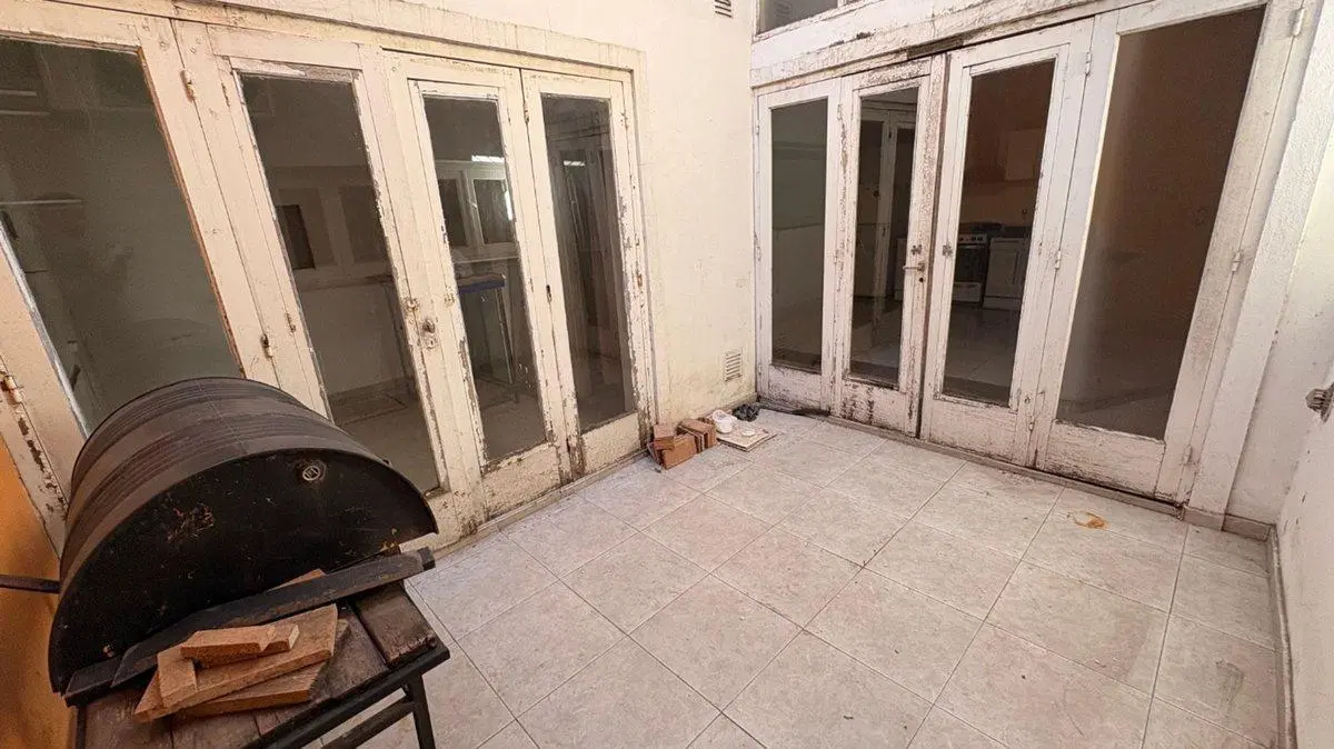 CASA EN VENTA 6 DORMITORIOS COCHERA ABASTO 2