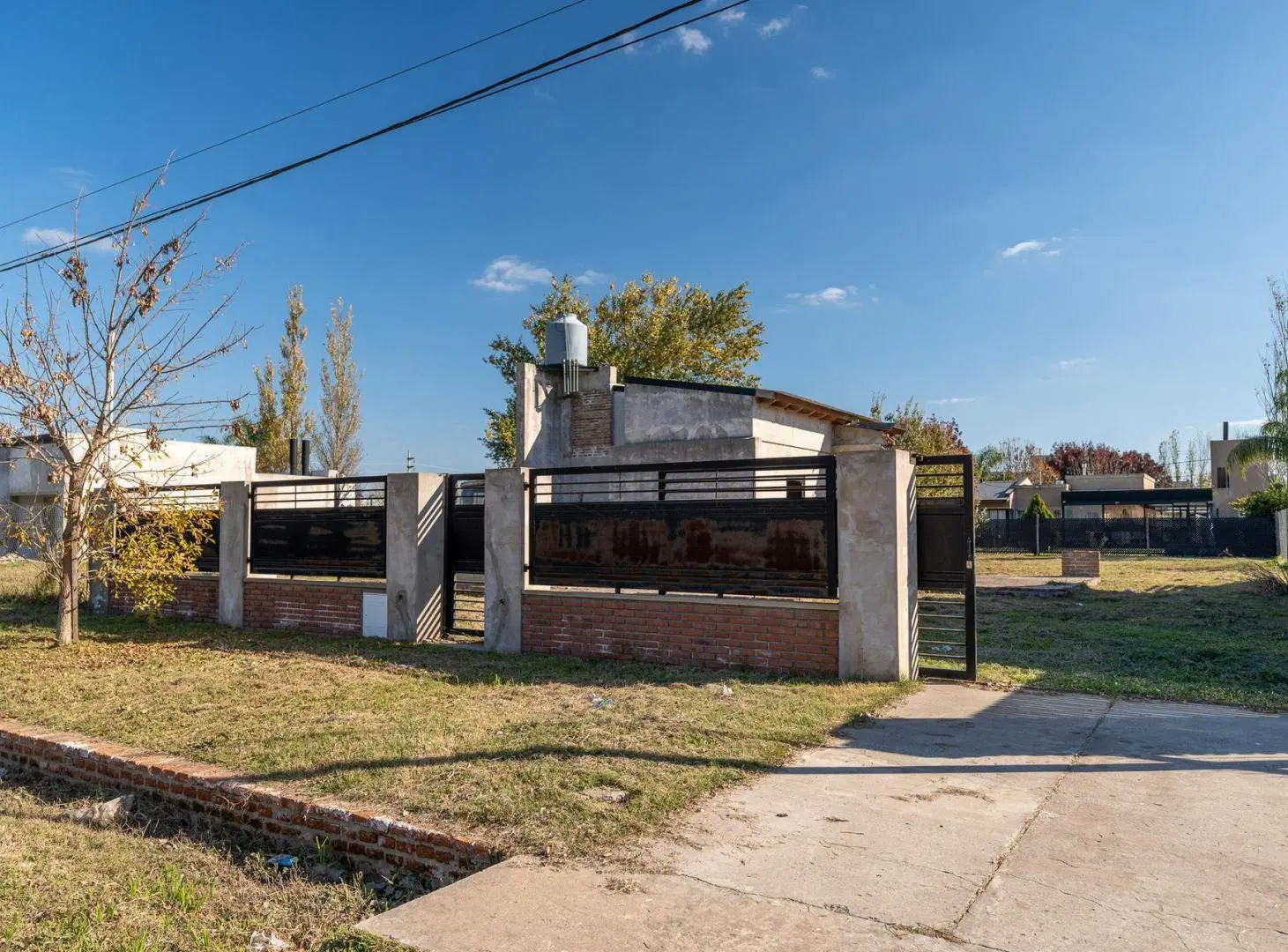LOTE EN VENTA CON CONSTRUCCIÓN EN FUNES CITY 4