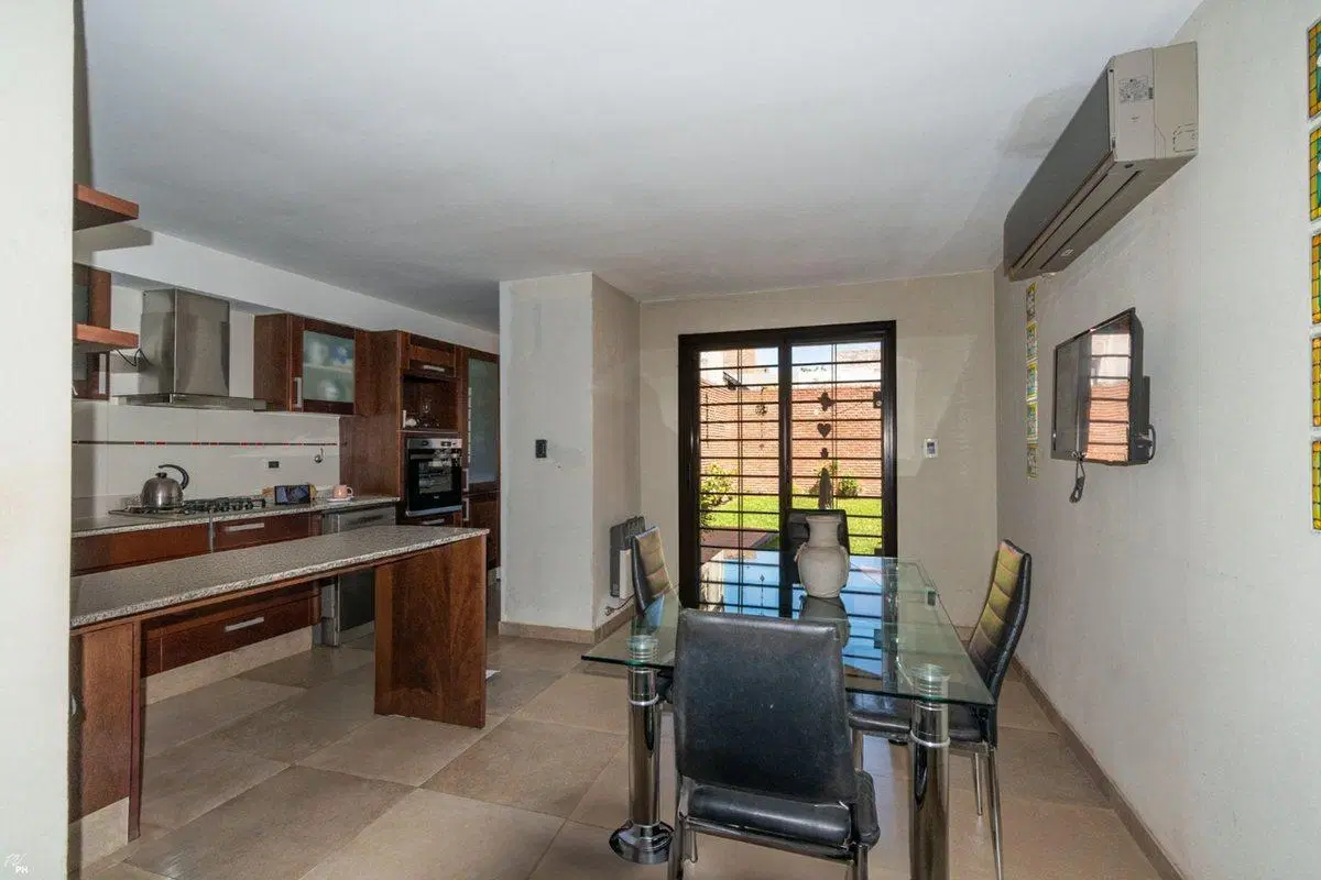 CASA EN VENTA TRES DORMITORIOS COCHERA SAN MARTIN 2