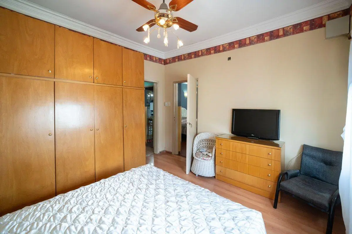 CASA EN VENTA EN ALVAREZ CON PILETA 5