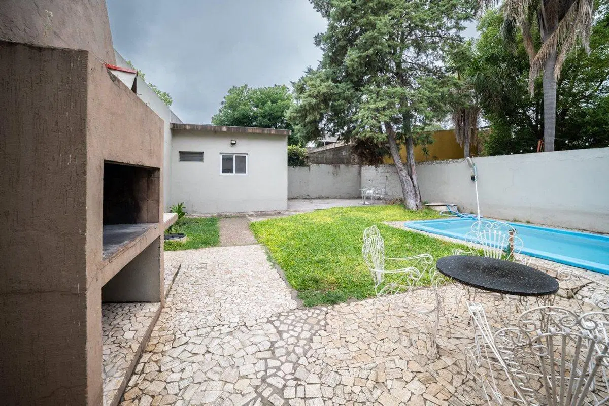 VENTA CASA BAIGORRIA 4 DORMITORIOS PARQUE Y PILETA 3
