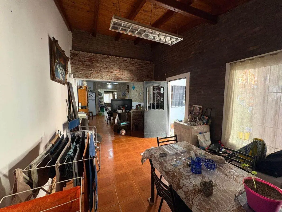 CASA EN VENTA DIVIDIBLE, 3 DORMITORIOS, PATIO 2