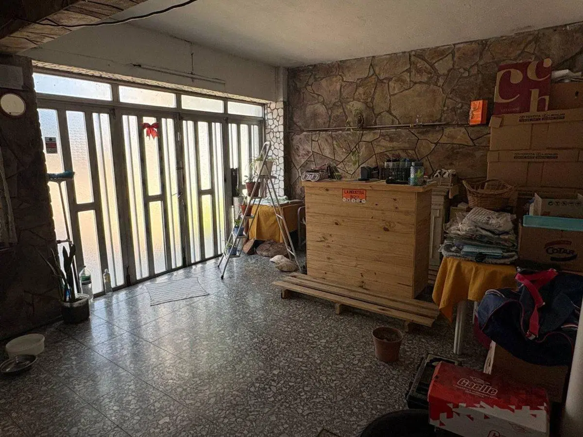 CASA EN VENTA DIVIDIBLE, 3 DORMITORIOS, PATIO 5