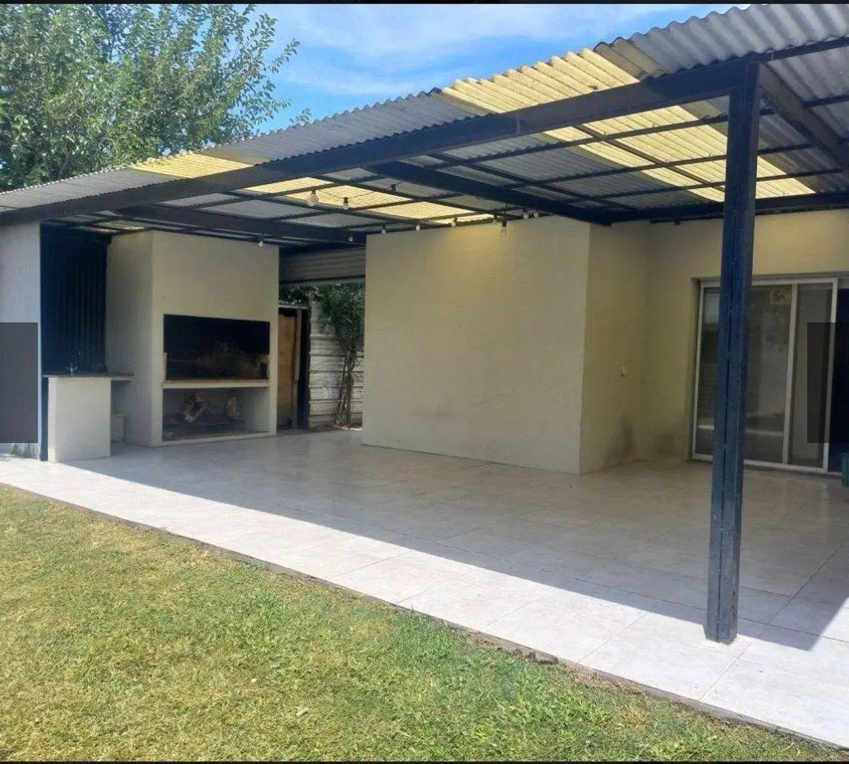 VENTA CASA 2 DORMITORIOS CON PILETA ROLDAN 4