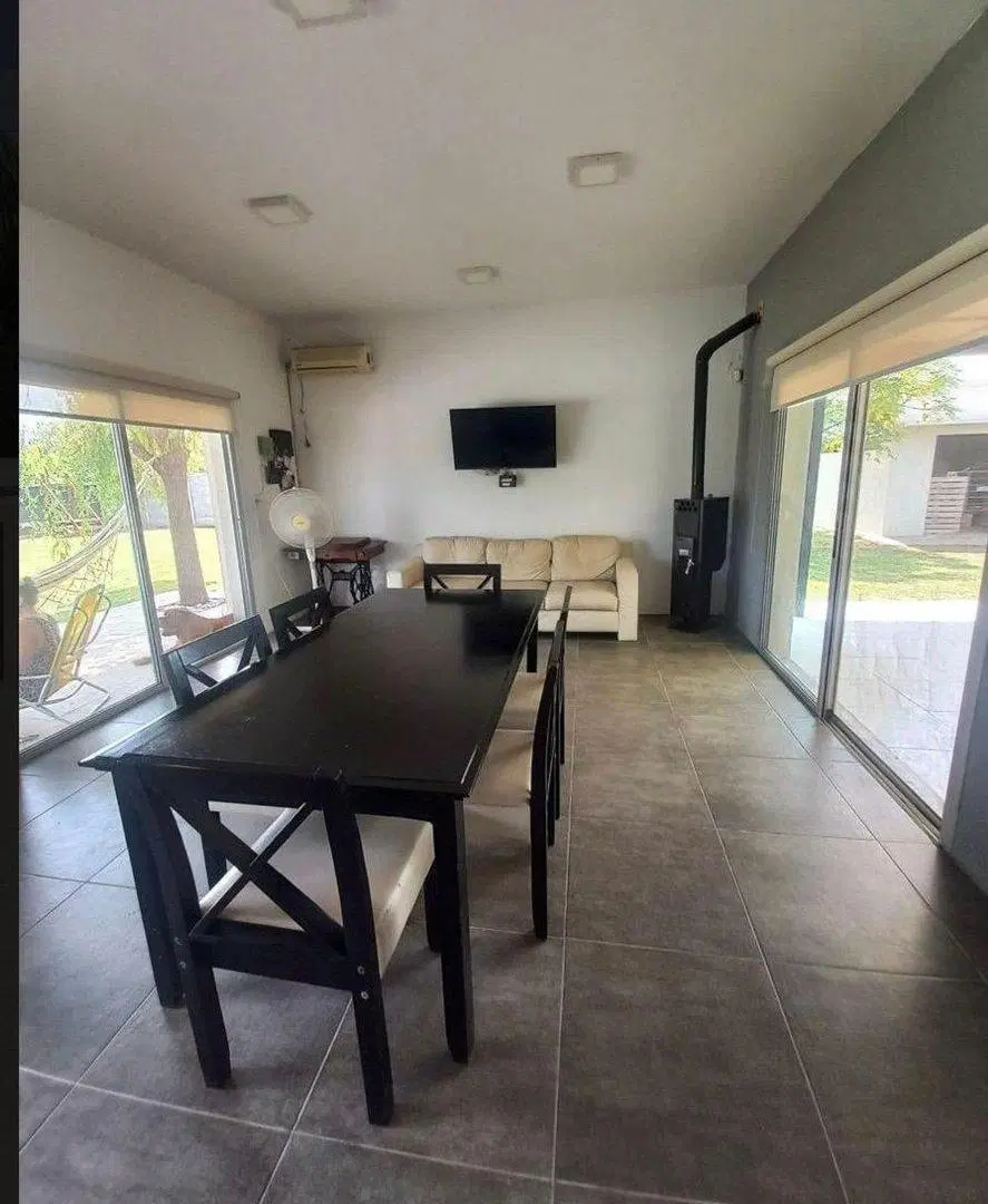 VENTA CASA 2 DORMITORIOS CON PILETA ROLDAN 3