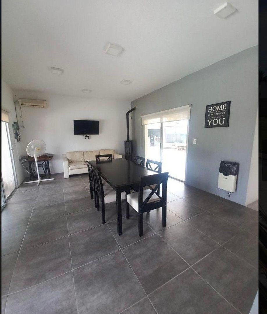 VENTA CASA 2 DORMITORIOS CON PILETA ROLDAN