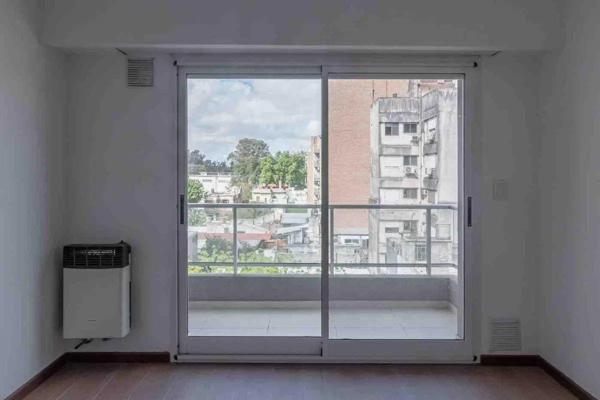 EN VENTA DEPARTAMENTO MONOAMBIENTE ZONA BV OROÑO 4