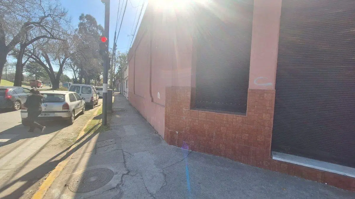 VENTA LOCAL COMERCIAL CON GALPON GENOVA Y TRAVESIA 2