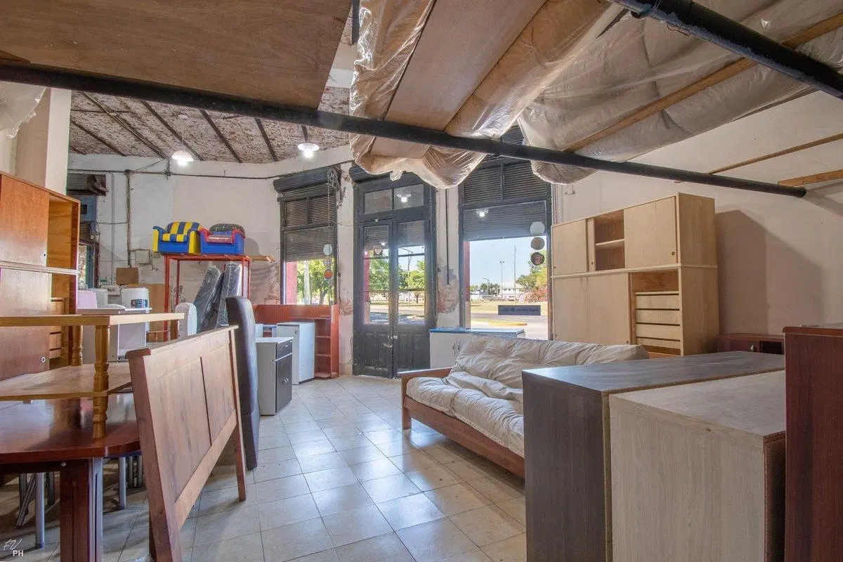 VENTA LOCAL COMERCIAL CON GALPON GENOVA Y TRAVESIA 4