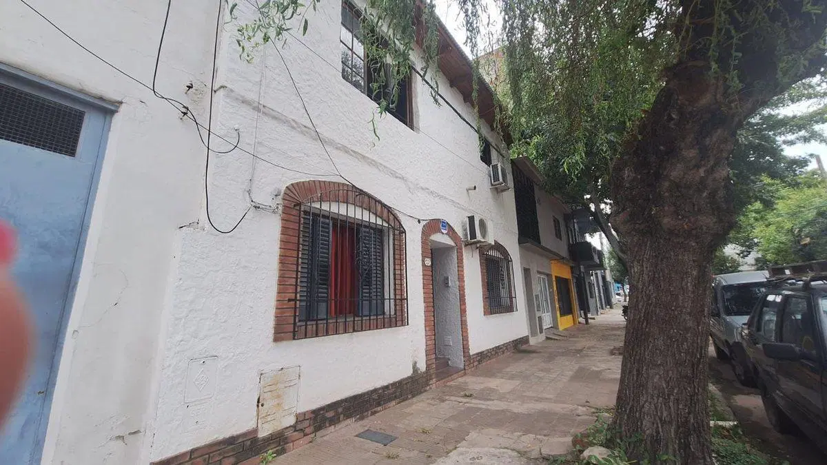 VENTA CASA ARROYITO 4 DORMITORIOS CON PATIO 5