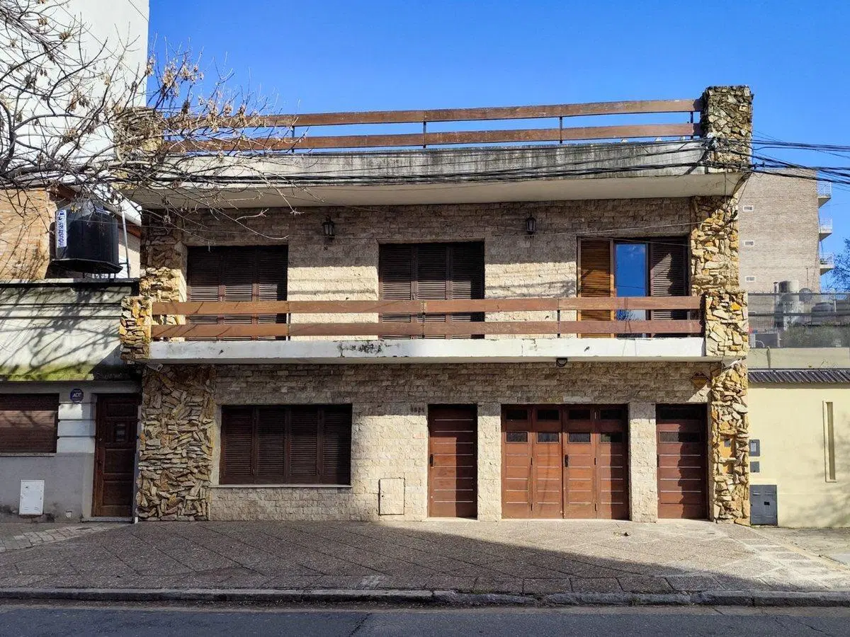 CASA EN VENTA 4 DORMITORIOS ECHESORTU 2
