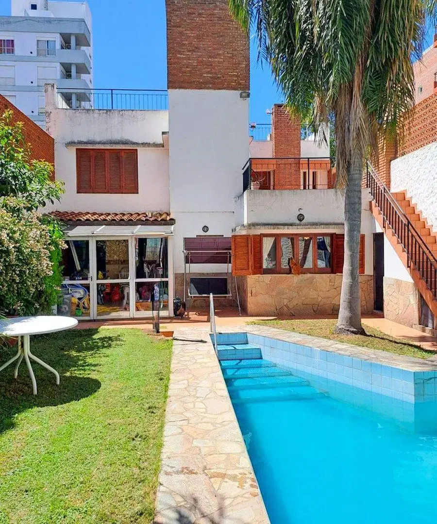 CASA EN VENTA 4 DORMITORIOS ECHESORTU 3