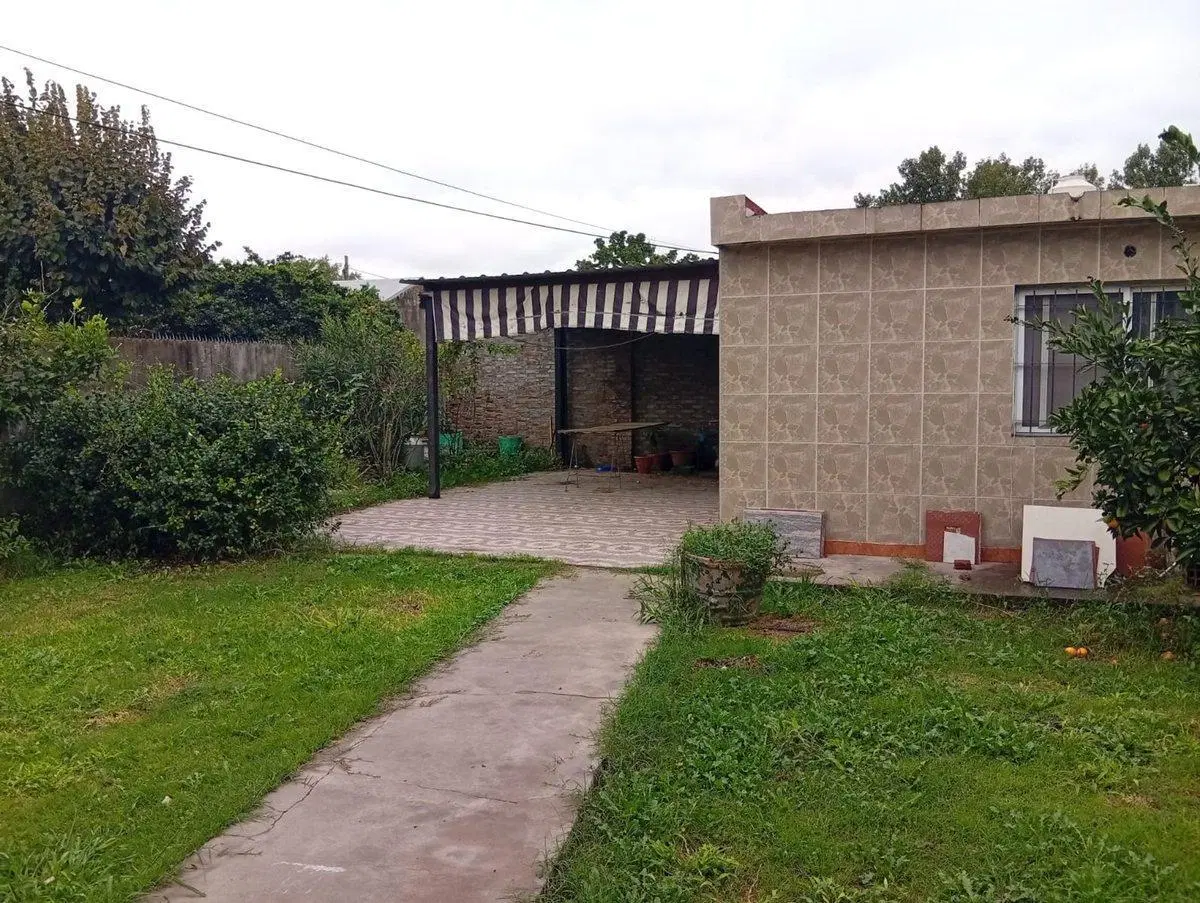 CASA EN VENTA FIHSERTON CON JARDIN 5 DORMITORIOS 5
