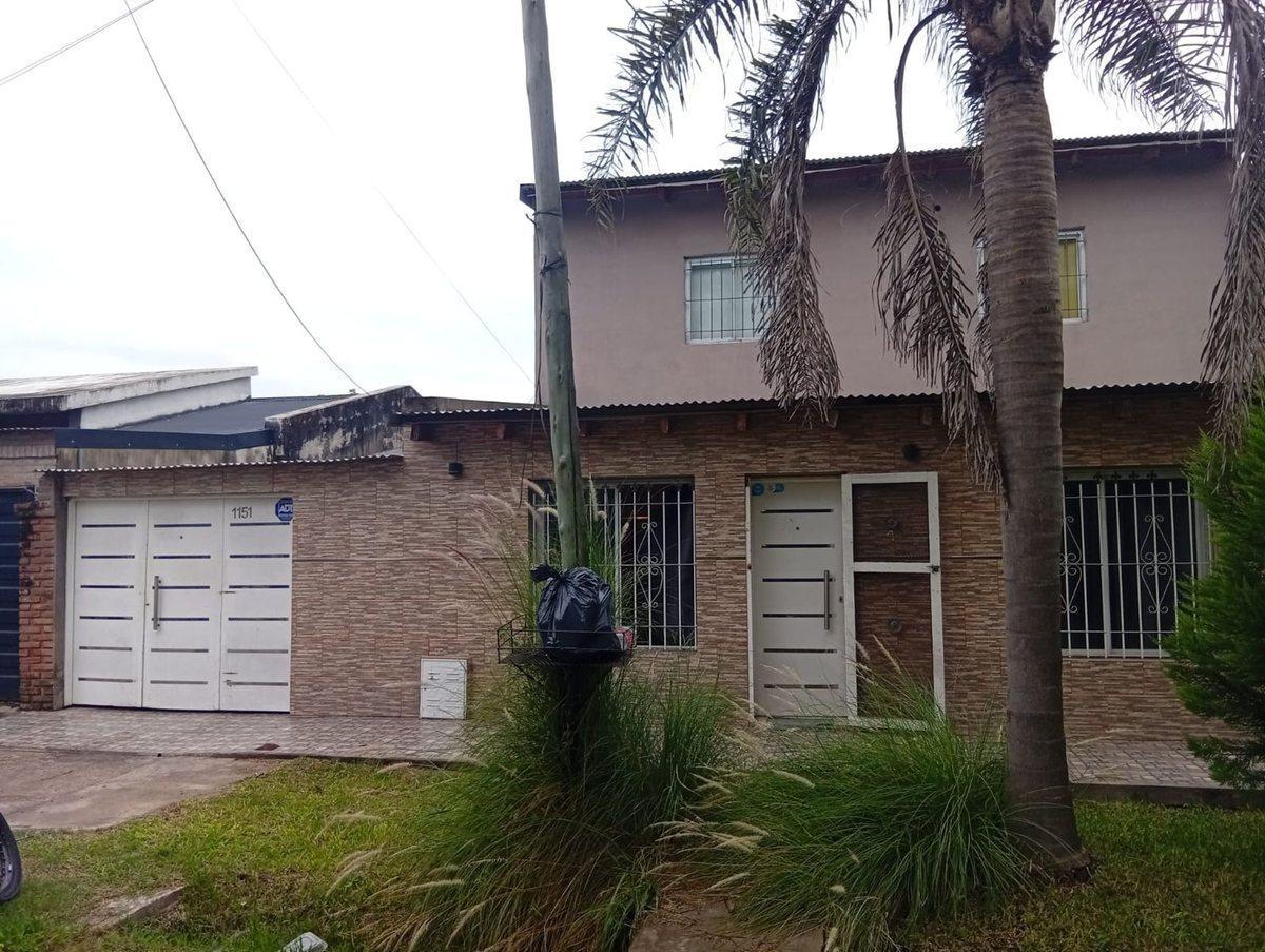 CASA EN VENTA FIHSERTON CON JARDIN 5 DORMITORIOS