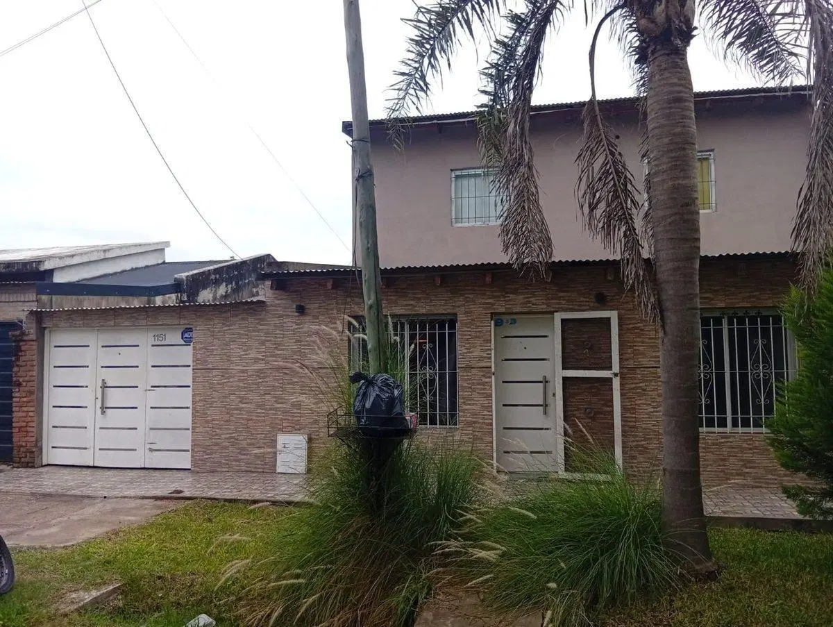 CASA EN VENTA FIHSERTON CON JARDIN 5 DORMITORIOS 4