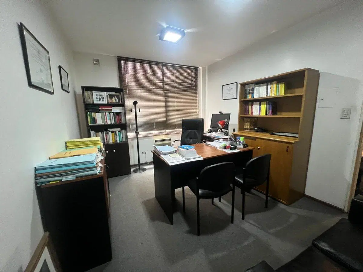 EN VENTA OFICINA ZONA CENTRO 4