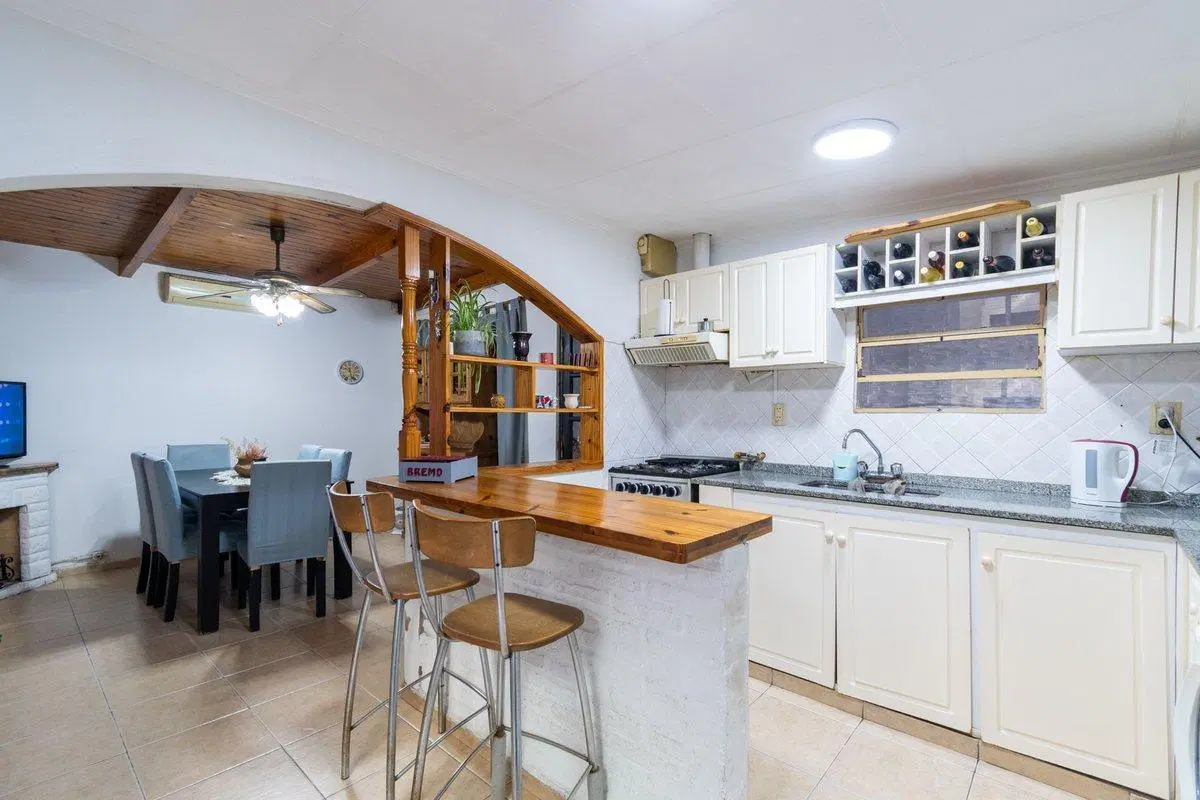 CASA Y GALPÓN EN VENTA BARRIO PARQUE CASA 4