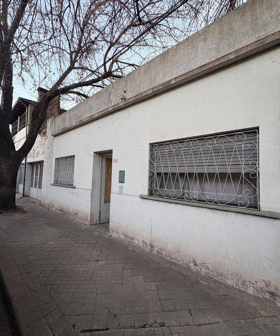 VENTA DE CASA EN BARRIO TABLADA CON COCHERA