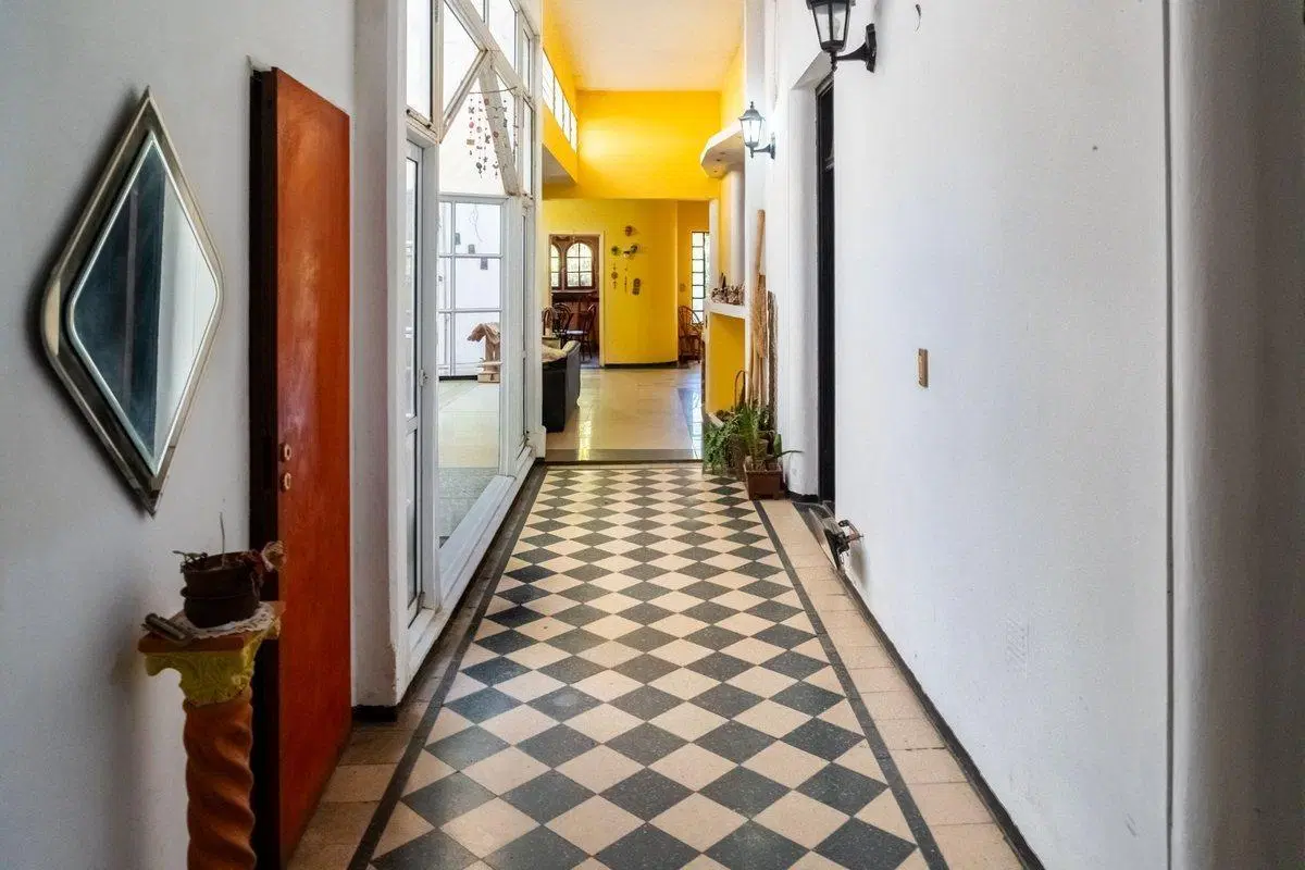 CASA EN VENTA 3 DORMITORIOS CON PILETA ARROYITO 5