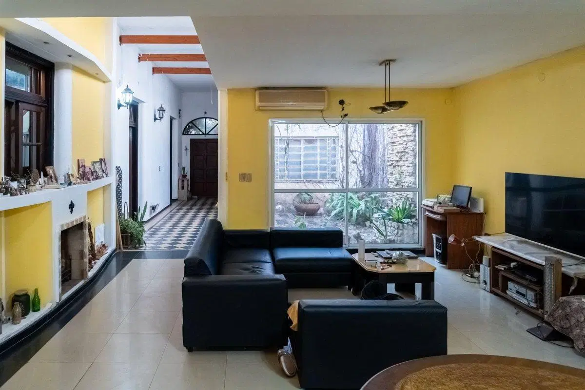 CASA EN VENTA 3 DORMITORIOS CON PILETA ARROYITO 2