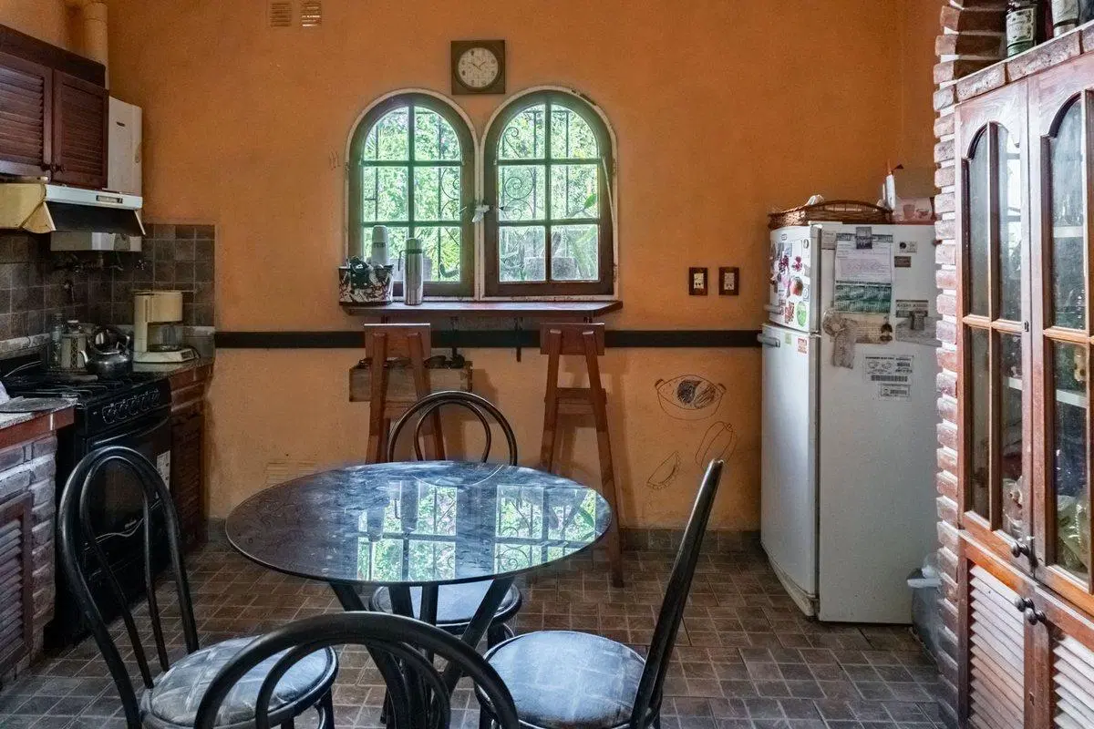CASA EN VENTA 3 DORMITORIOS CON PILETA ARROYITO 4